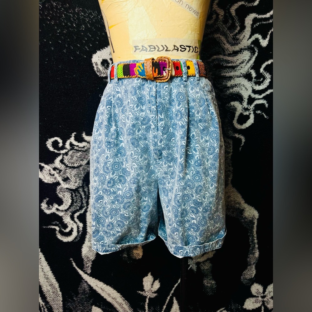 LAST CHANCE 🌈 VTG 1990s Blue Floral Patterned Shorts